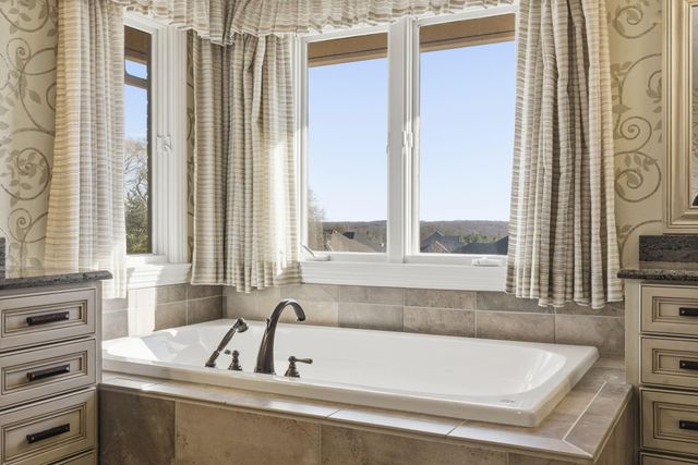 3848 E Hawthorne Hill Lane, Springfield, MO 65809