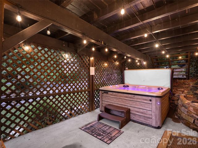 290 Dogwood Drive, Maggie Valley, NC 28751