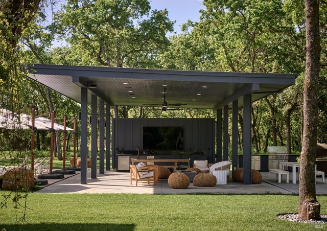 247 Fisher Ln, Sonoma, CA 95476