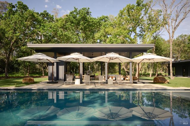 247 Fisher Ln, Sonoma, CA 95476