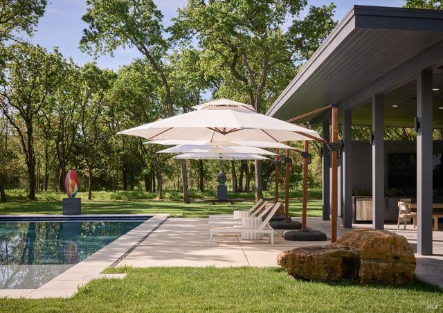 247 Fisher Ln, Sonoma, CA 95476