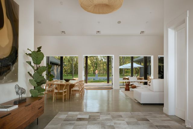 247 Fisher Ln, Sonoma, CA 95476