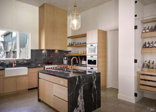 247 Fisher Ln, Sonoma, CA 95476