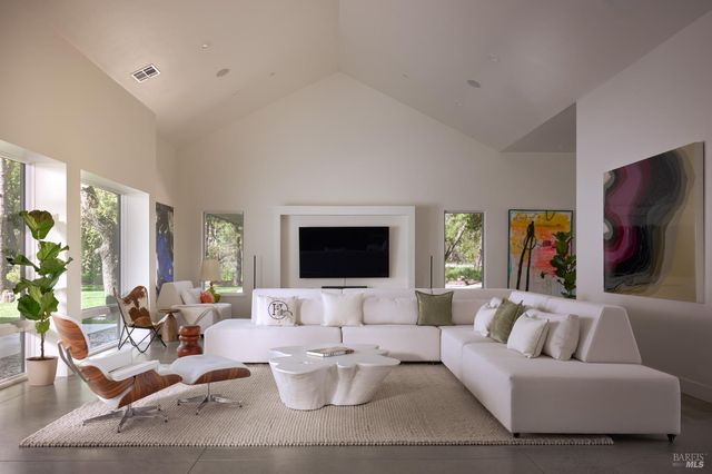 247 Fisher Ln, Sonoma, CA 95476