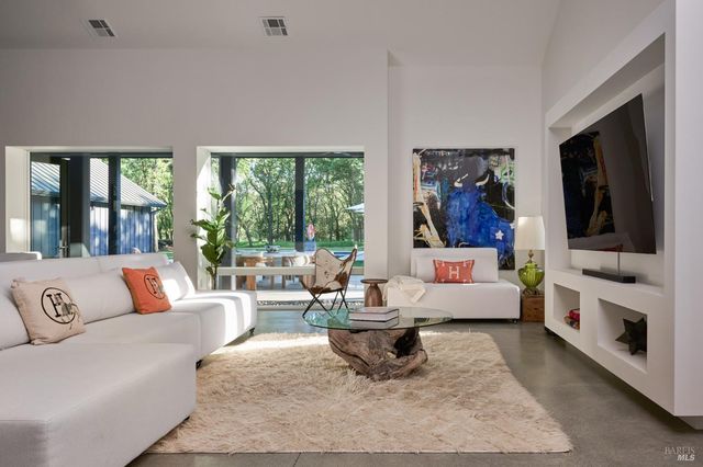 247 Fisher Ln, Sonoma, CA 95476