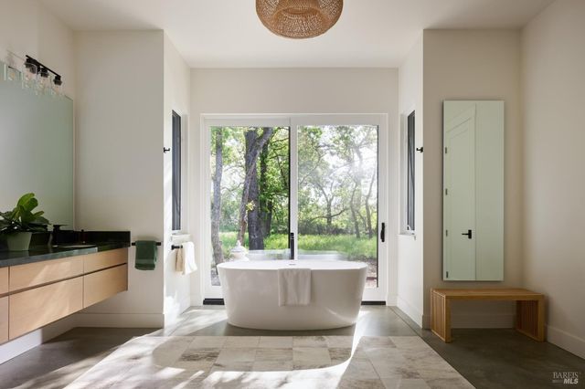 247 Fisher Ln, Sonoma, CA 95476