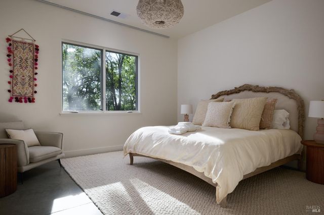 247 Fisher Ln, Sonoma, CA 95476