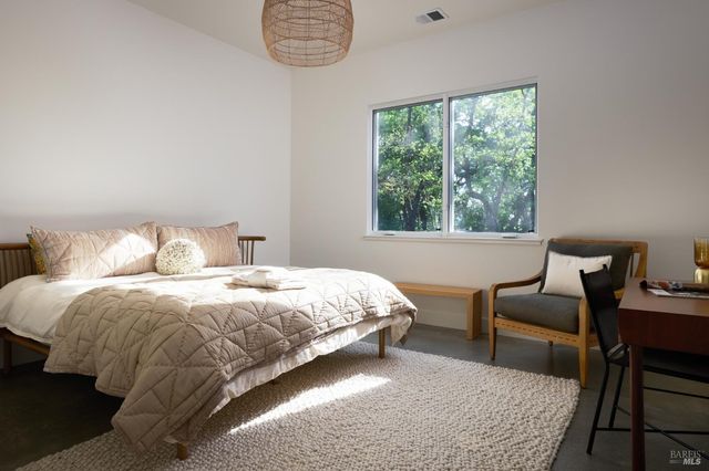 247 Fisher Ln, Sonoma, CA 95476