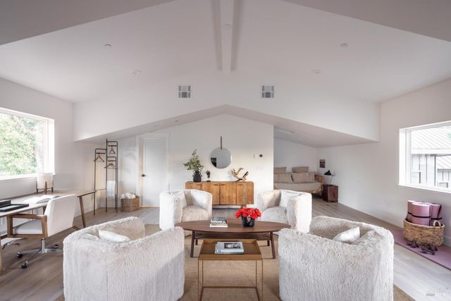 247 Fisher Ln, Sonoma, CA 95476