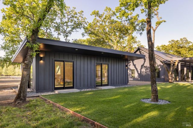 247 Fisher Ln, Sonoma, CA 95476