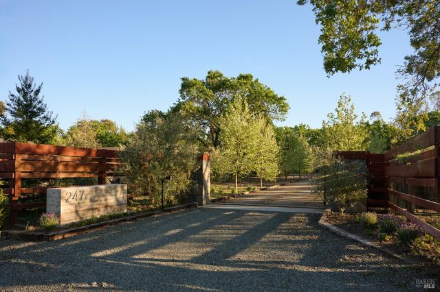 247 Fisher Ln, Sonoma, CA 95476