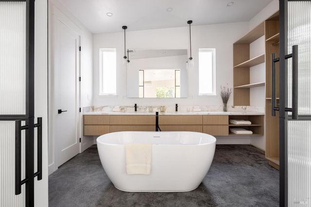 247 Fisher Ln, Sonoma, CA 95476