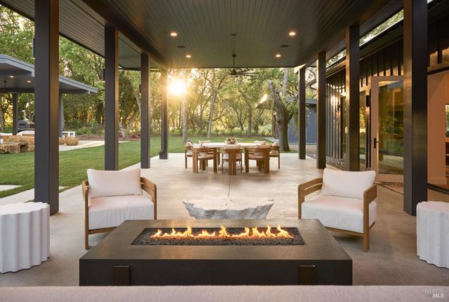 247 Fisher Ln, Sonoma, CA 95476