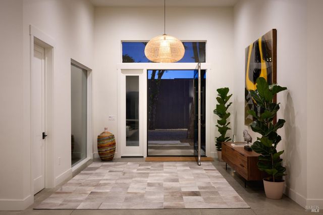 247 Fisher Ln, Sonoma, CA 95476