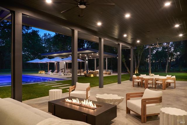 247 Fisher Ln, Sonoma, CA 95476