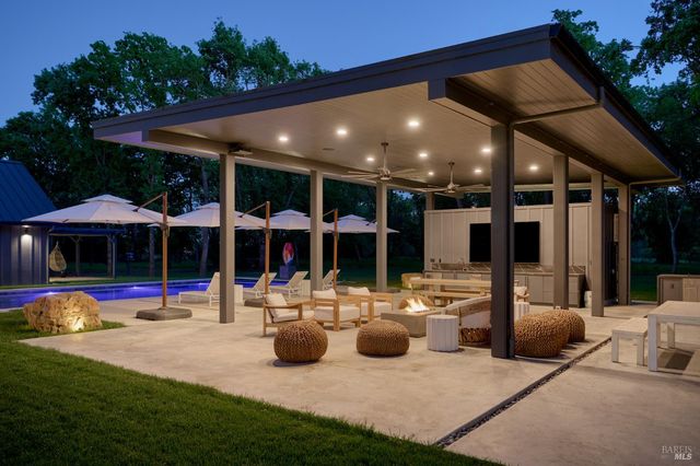 247 Fisher Ln, Sonoma, CA 95476