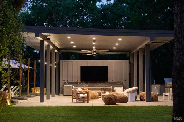 247 Fisher Ln, Sonoma, CA 95476