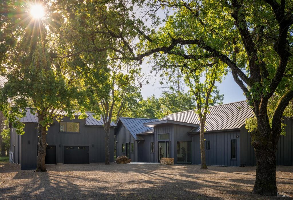 247 Fisher Ln, Sonoma, CA 95476