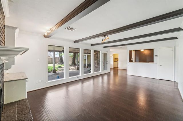 1823 Saddlecreek Drive, Houston, TX 77090
