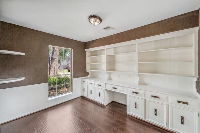 1823 Saddlecreek Drive, Houston, TX 77090