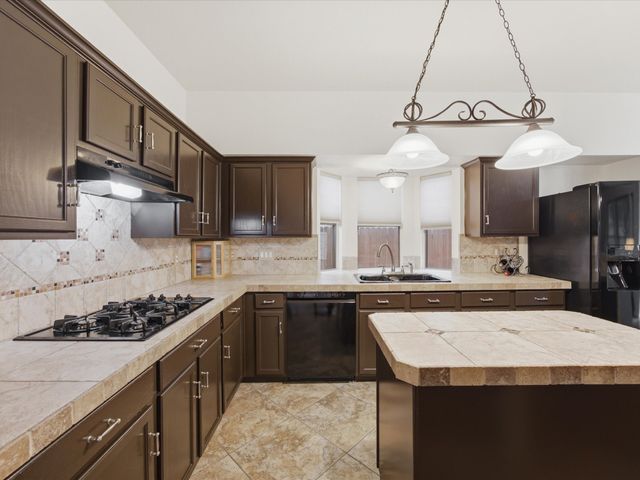 4008 Falcon Ridge Drive, Haltom City, TX 76137