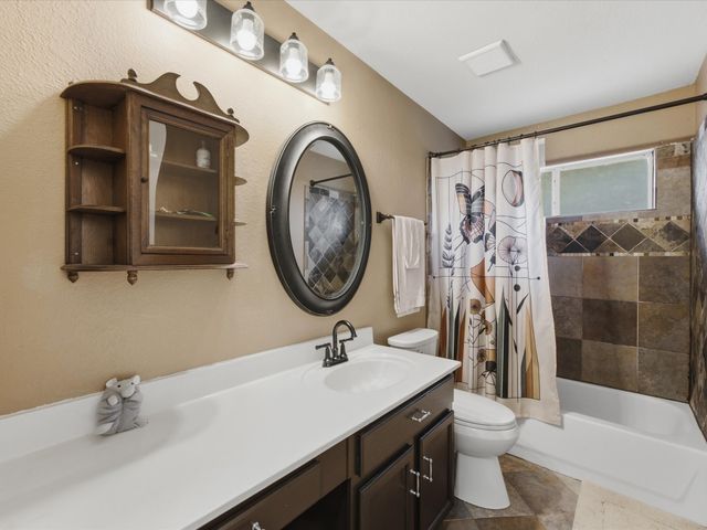 4008 Falcon Ridge Drive, Haltom City, TX 76137