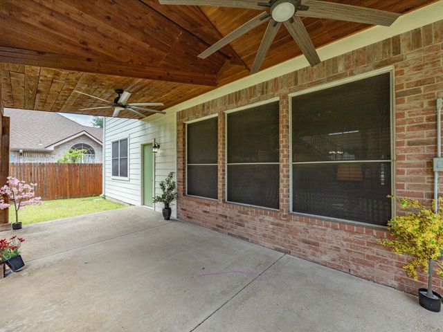 4008 Falcon Ridge Drive, Haltom City, TX 76137