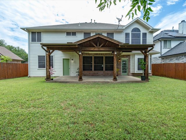4008 Falcon Ridge Drive, Haltom City, TX 76137