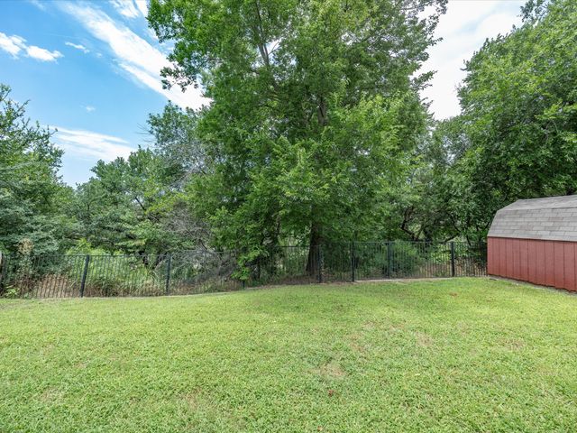 4008 Falcon Ridge Drive, Haltom City, TX 76137