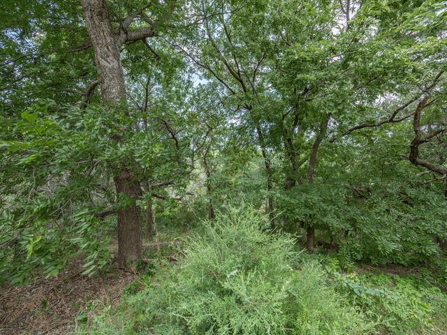 4008 Falcon Ridge Drive, Haltom City, TX 76137