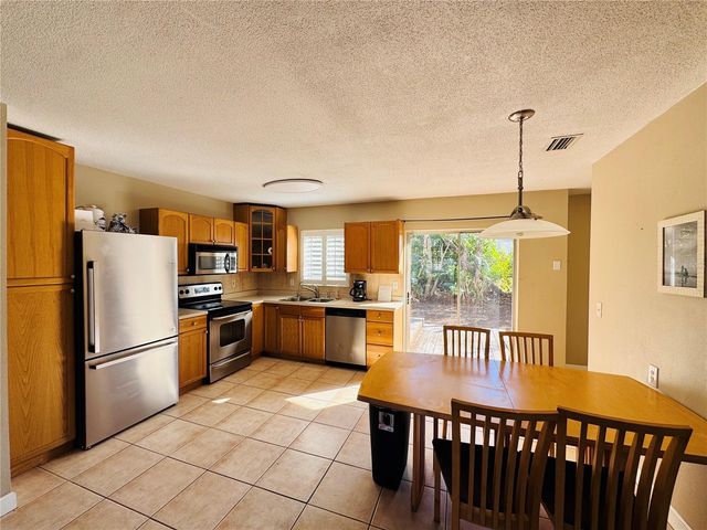 12 LAKE SHORE DRIVE, Palm Harbor, FL 34684