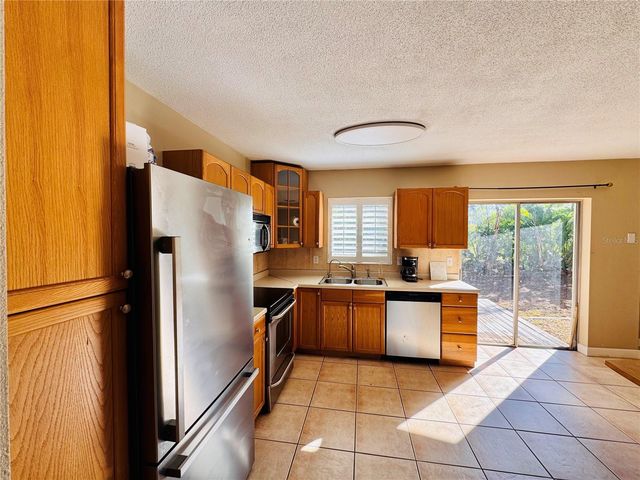 12 LAKE SHORE DRIVE, Palm Harbor, FL 34684