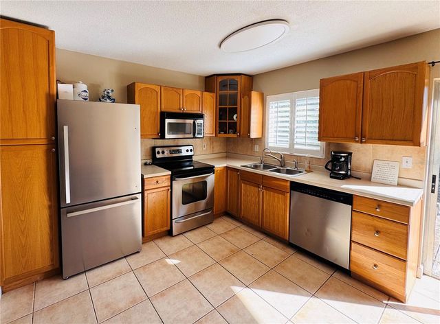 12 LAKE SHORE DRIVE, Palm Harbor, FL 34684