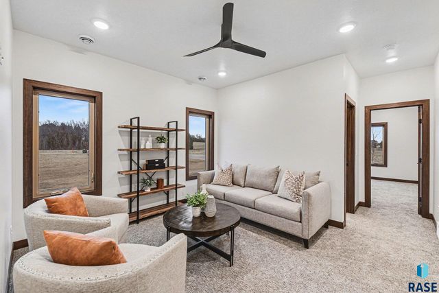 825 N Sylvan Dr Drive, Sioux Falls, SD 57110