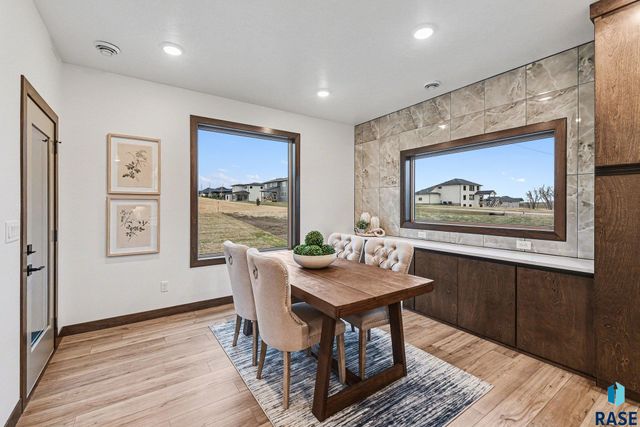 825 N Sylvan Dr Drive, Sioux Falls, SD 57110