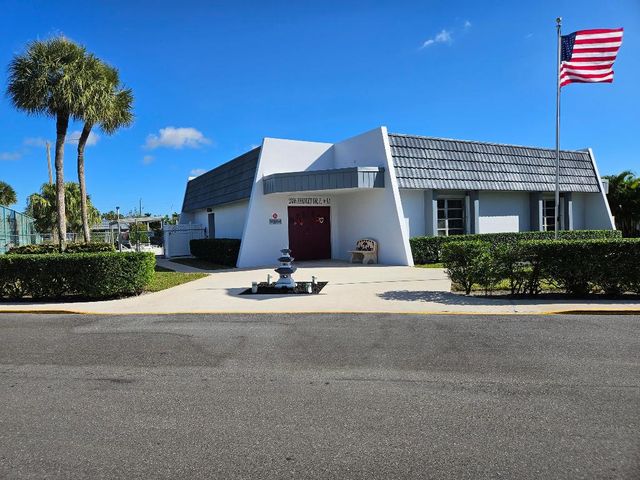 2886 Fernley Drive E 73, West Palm Beach, FL 33415