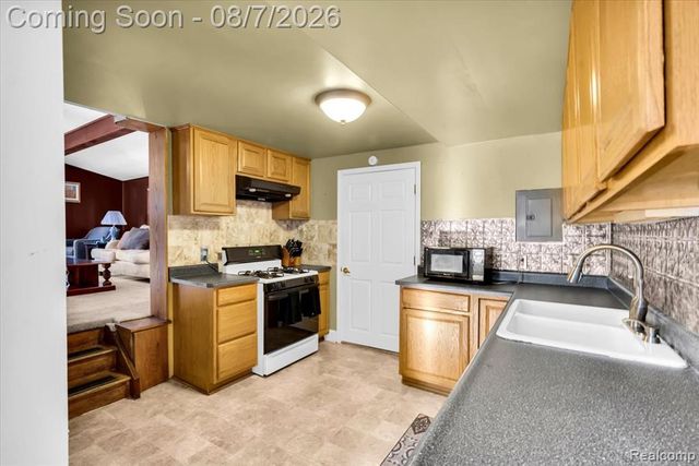 28457 Relda Drive, Trenton, MI 48183