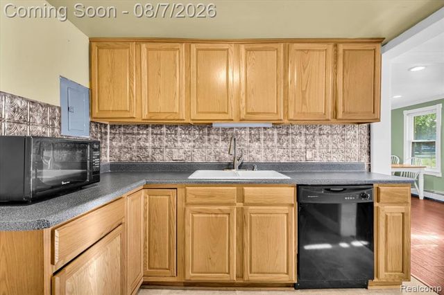 28457 Relda Drive, Trenton, MI 48183