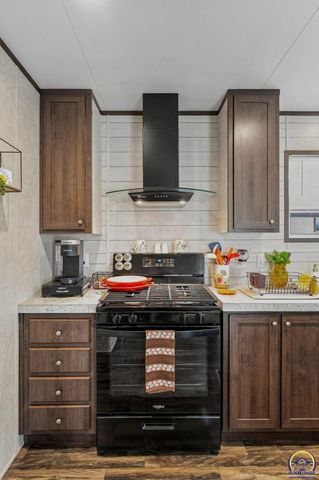 138 SE Willow Way, Topeka, KS 66609