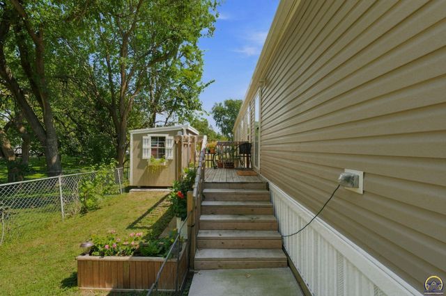138 SE Willow Way, Topeka, KS 66609