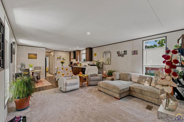 138 SE Willow Way, Topeka, KS 66609