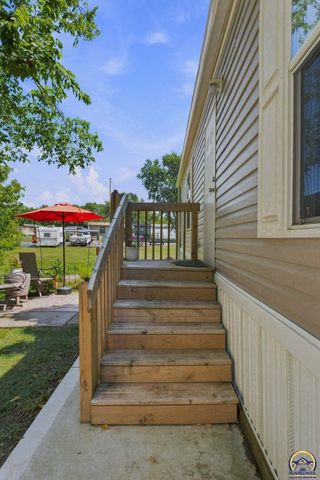 138 SE Willow Way, Topeka, KS 66609
