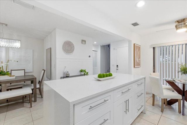 21386 Juego Circle 10c, Boca Raton, FL 33433