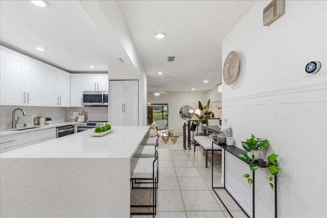 21386 Juego Circle 10c, Boca Raton, FL 33433