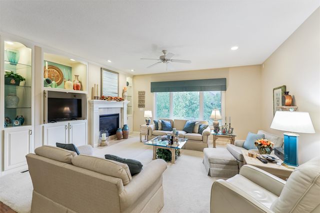 16691 Valleyview Lane, Clive, IA 50325