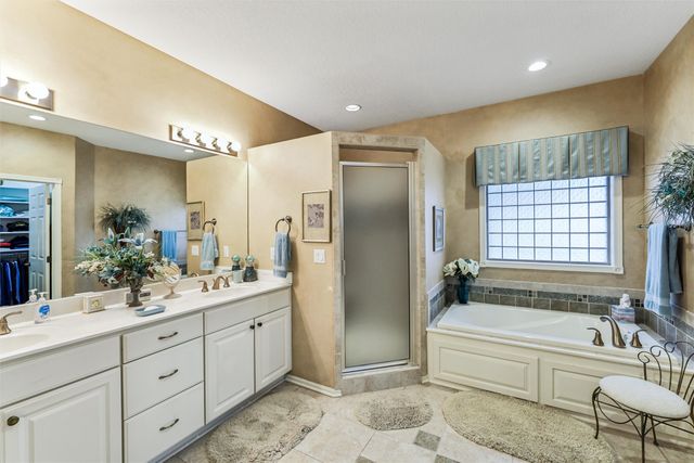 16691 Valleyview Lane, Clive, IA 50325