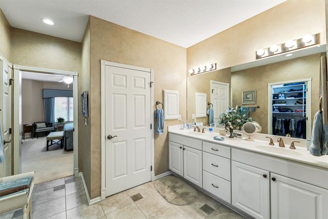 16691 Valleyview Lane, Clive, IA 50325