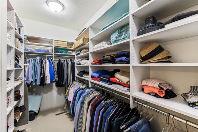 16691 Valleyview Lane, Clive, IA 50325