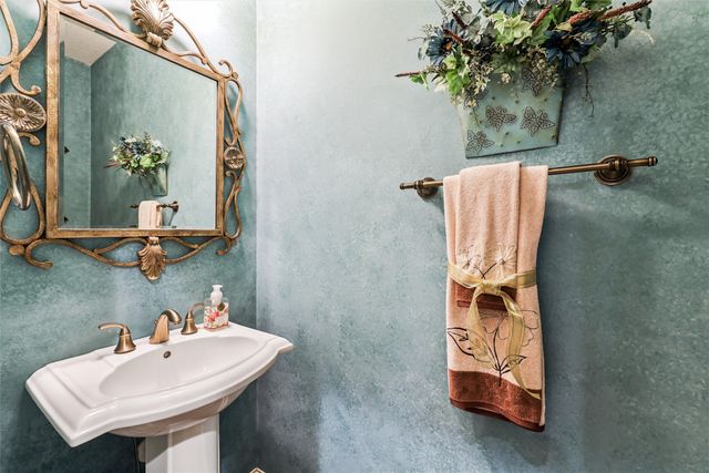 16691 Valleyview Lane, Clive, IA 50325