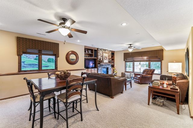 16691 Valleyview Lane, Clive, IA 50325